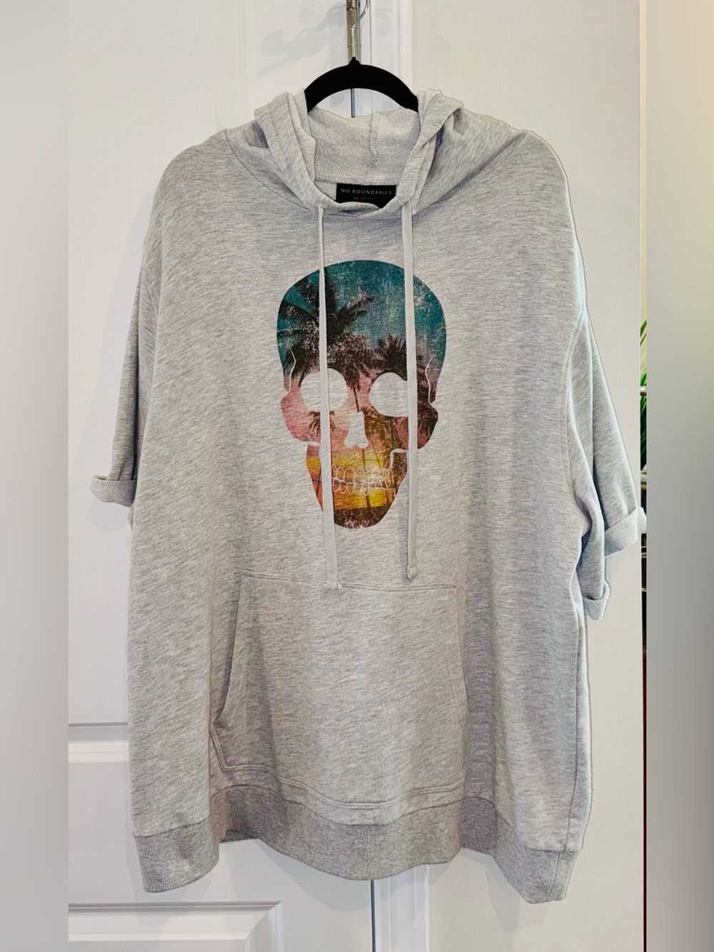 No Boundaries Gray Skull Palm Tree Graphic Short Sleeved Hooded Pullover